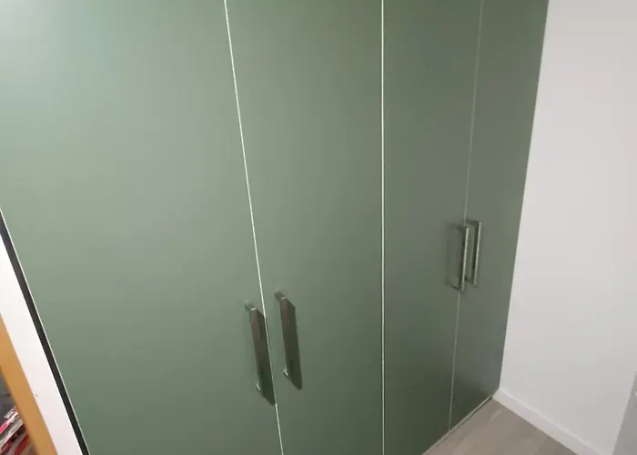 Um Quarto Com Banheiro Privativo